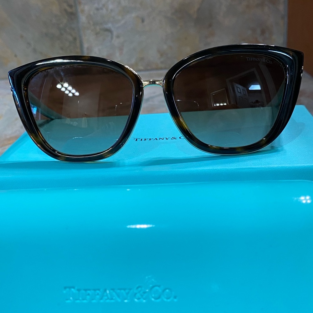 ❤️ Tiffany & Co Tortoise Cat Eye Sunglasses